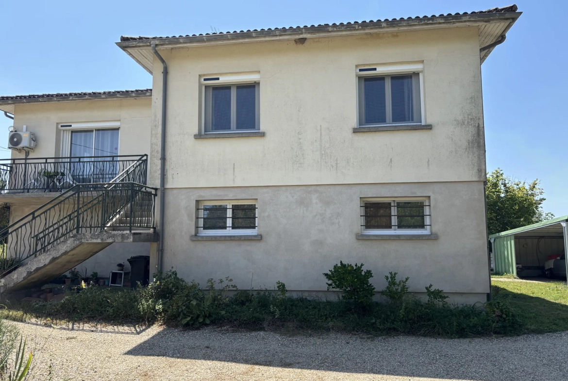 Maison individuelle à vendre de 120 m² à Ste Bazeille avec grand jardin et potentiel d'extension 