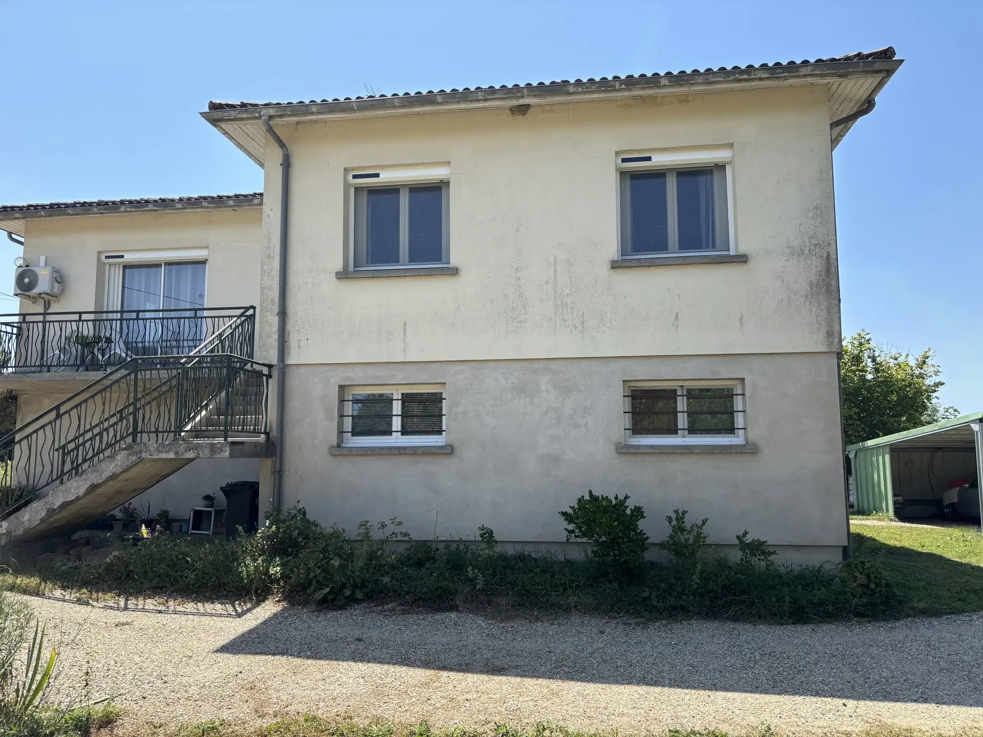 Maison individuelle à vendre de 120 m² à Ste Bazeille avec grand jardin et potentiel d'extension 
