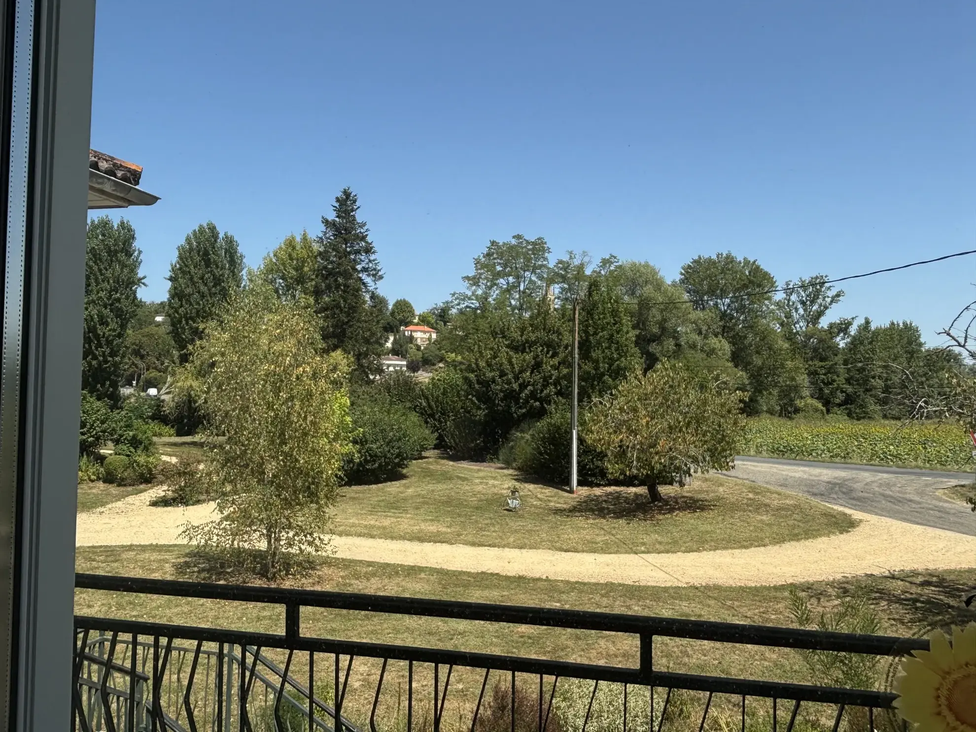 Maison individuelle à vendre de 120 m² à Ste Bazeille avec grand jardin et potentiel d'extension 