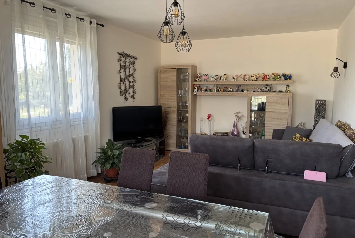 Maison individuelle à vendre de 120 m² à Ste Bazeille avec grand jardin et potentiel d'extension 