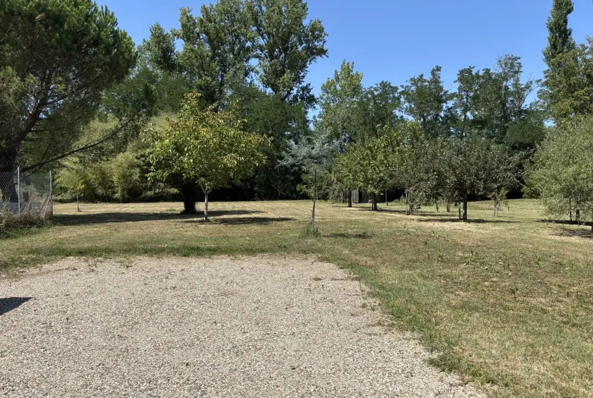 Maison individuelle à vendre de 120 m² à Ste Bazeille avec grand jardin et potentiel d'extension 