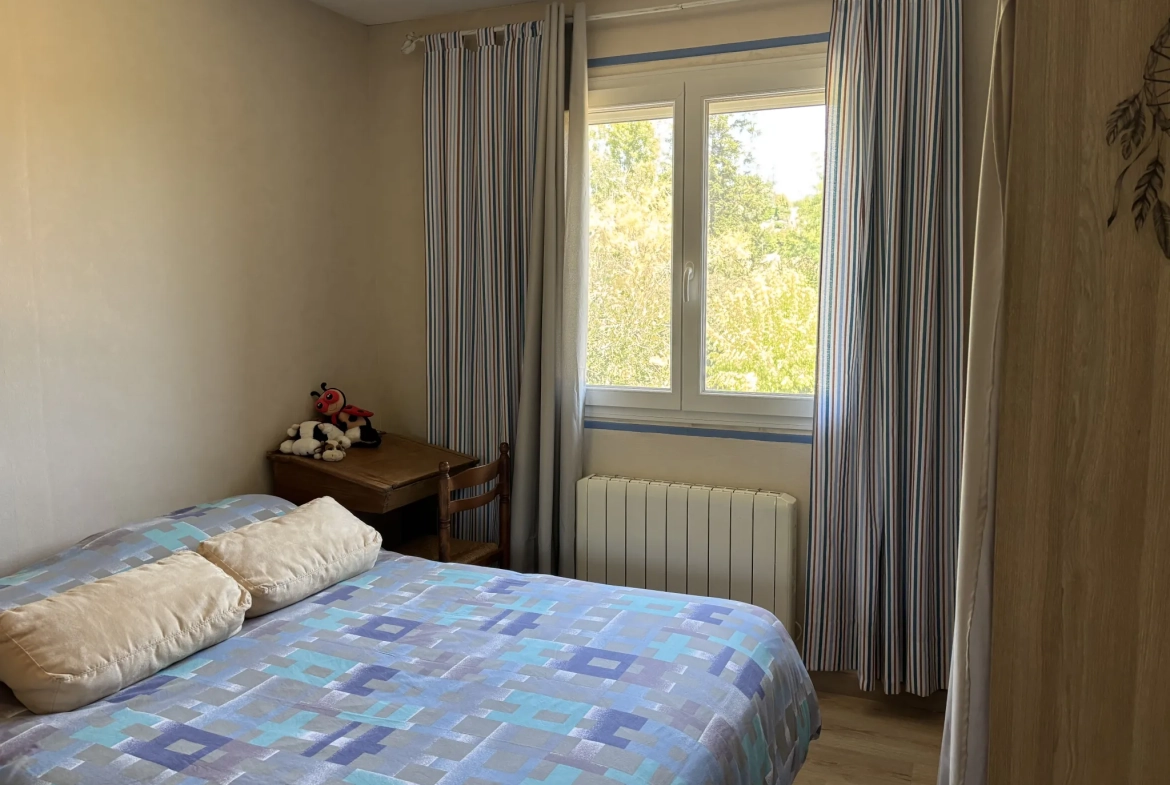 Maison individuelle à vendre de 120 m² à Ste Bazeille avec grand jardin et potentiel d'extension 