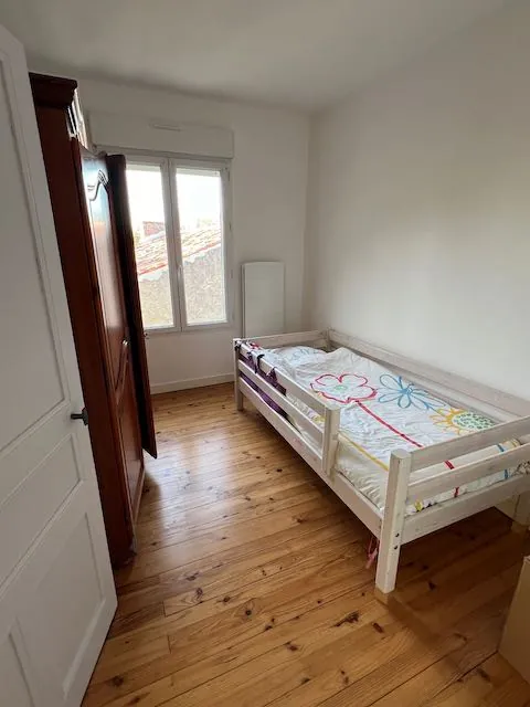 À vendre maison avec logement loué et à rénover à Sainte-Hermine 