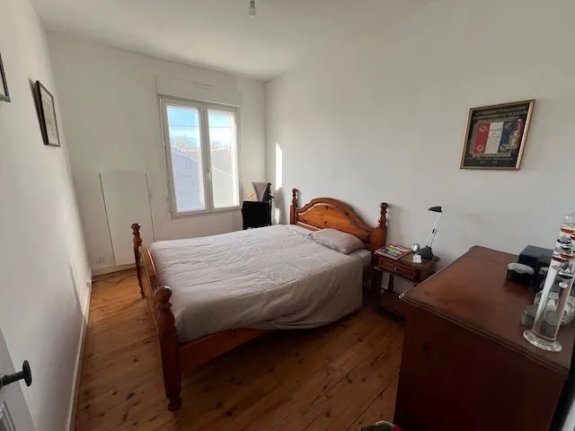 À vendre maison avec logement loué et à rénover à Sainte-Hermine 