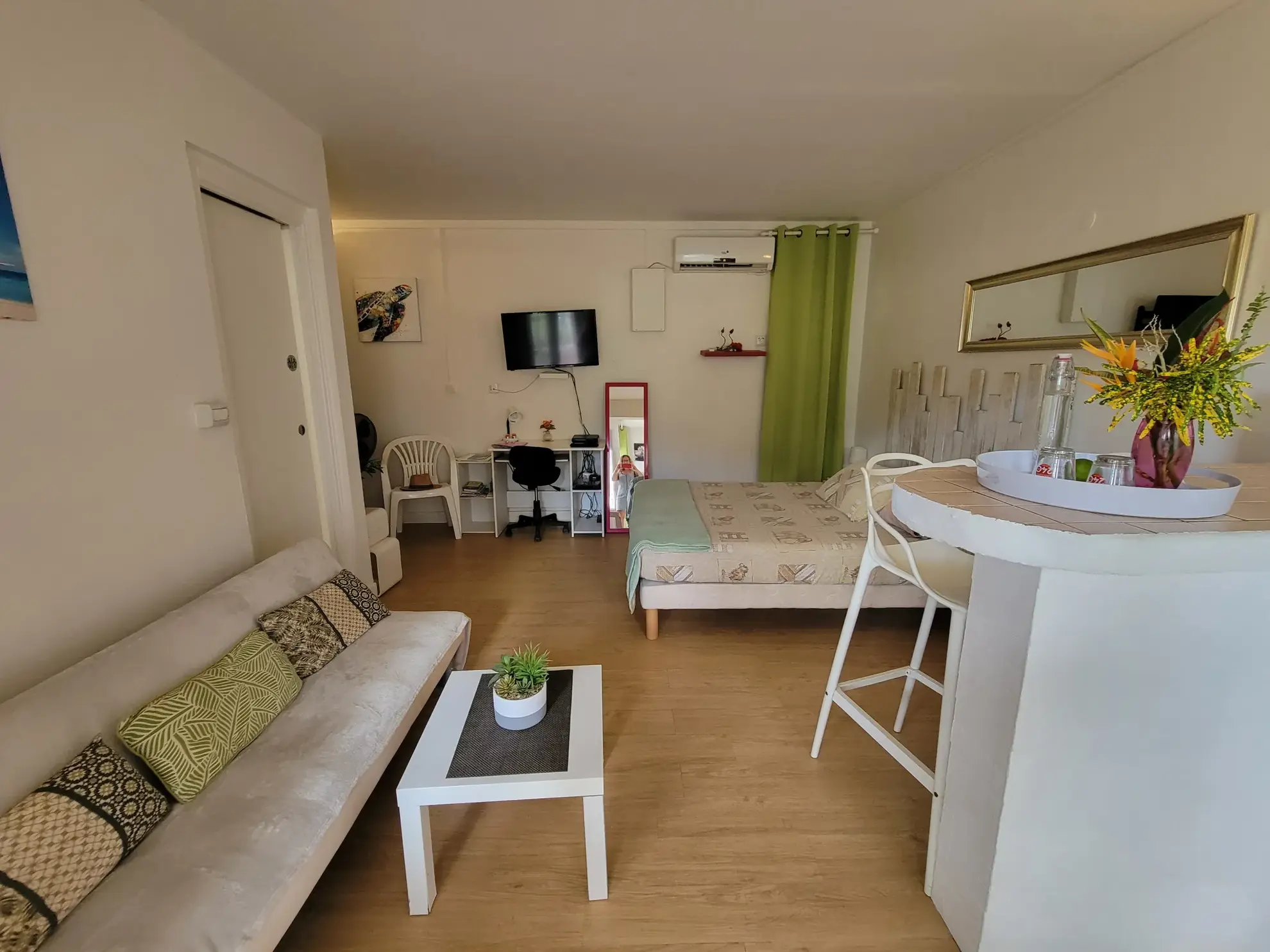 Studio à Anse Mitan avec terrasse, proche plage, idéal pour investissement ou résidence secondaire 