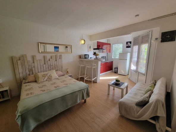 Studio à Anse Mitan avec terrasse, proche plage, idéal pour investissement ou résidence secondaire