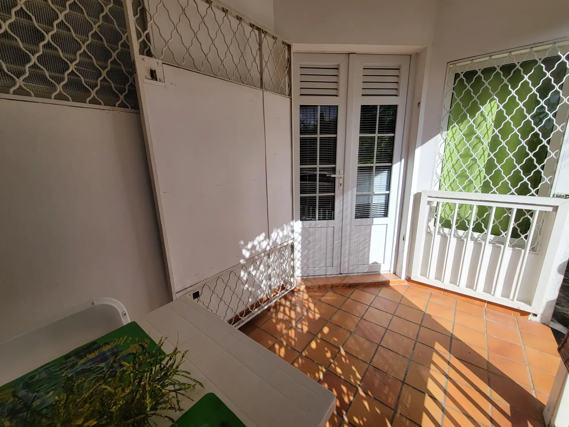 Studio à Anse Mitan avec terrasse, proche plage, idéal pour investissement ou résidence secondaire 