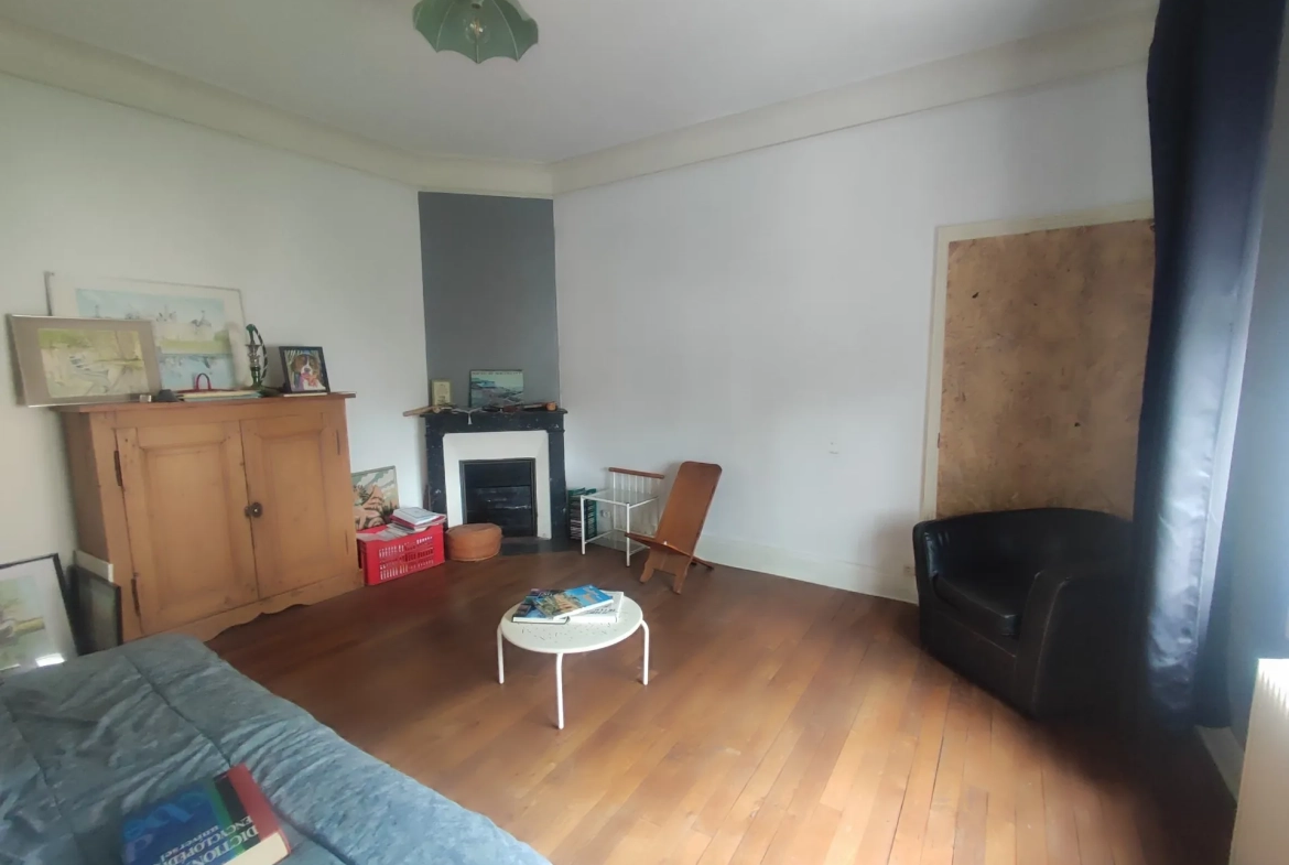 À vendre maison 3 chambres à Nevers, terrain de 406 m², proche commodités 