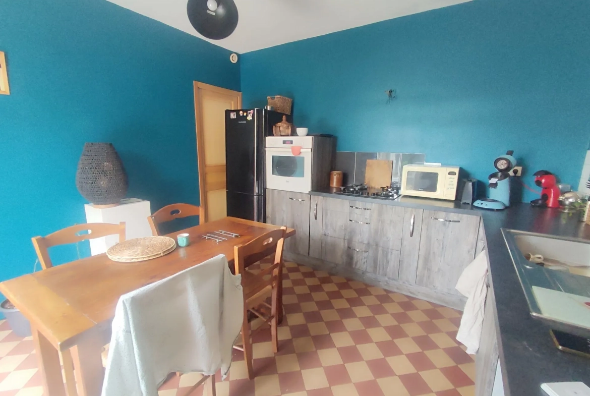 À vendre maison 3 chambres à Nevers, terrain de 406 m², proche commodités 
