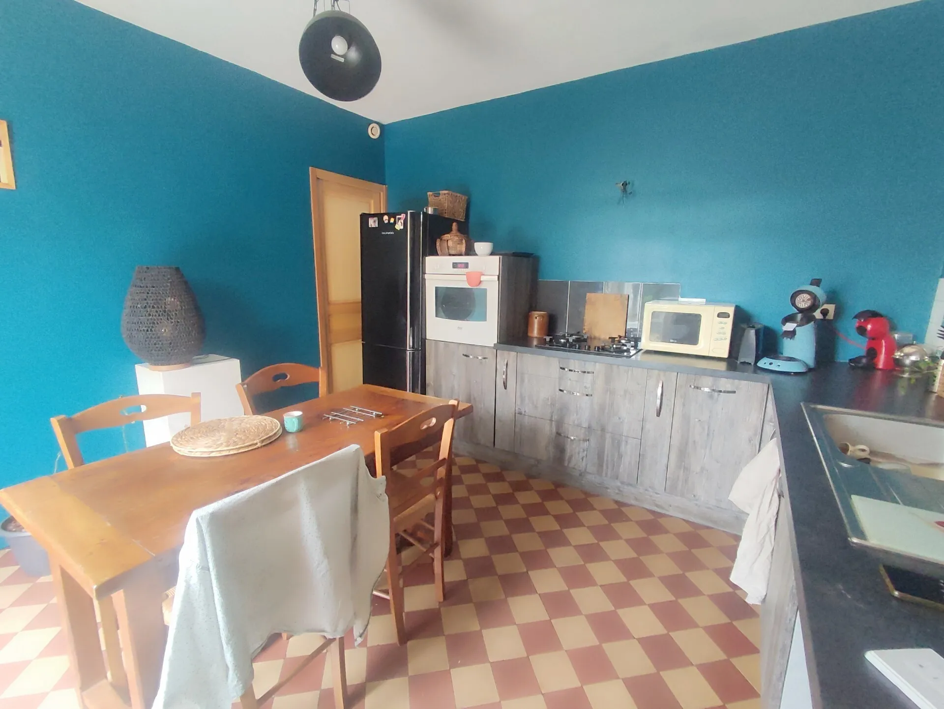 À vendre maison 3 chambres à Nevers, terrain de 406 m², proche commodités 