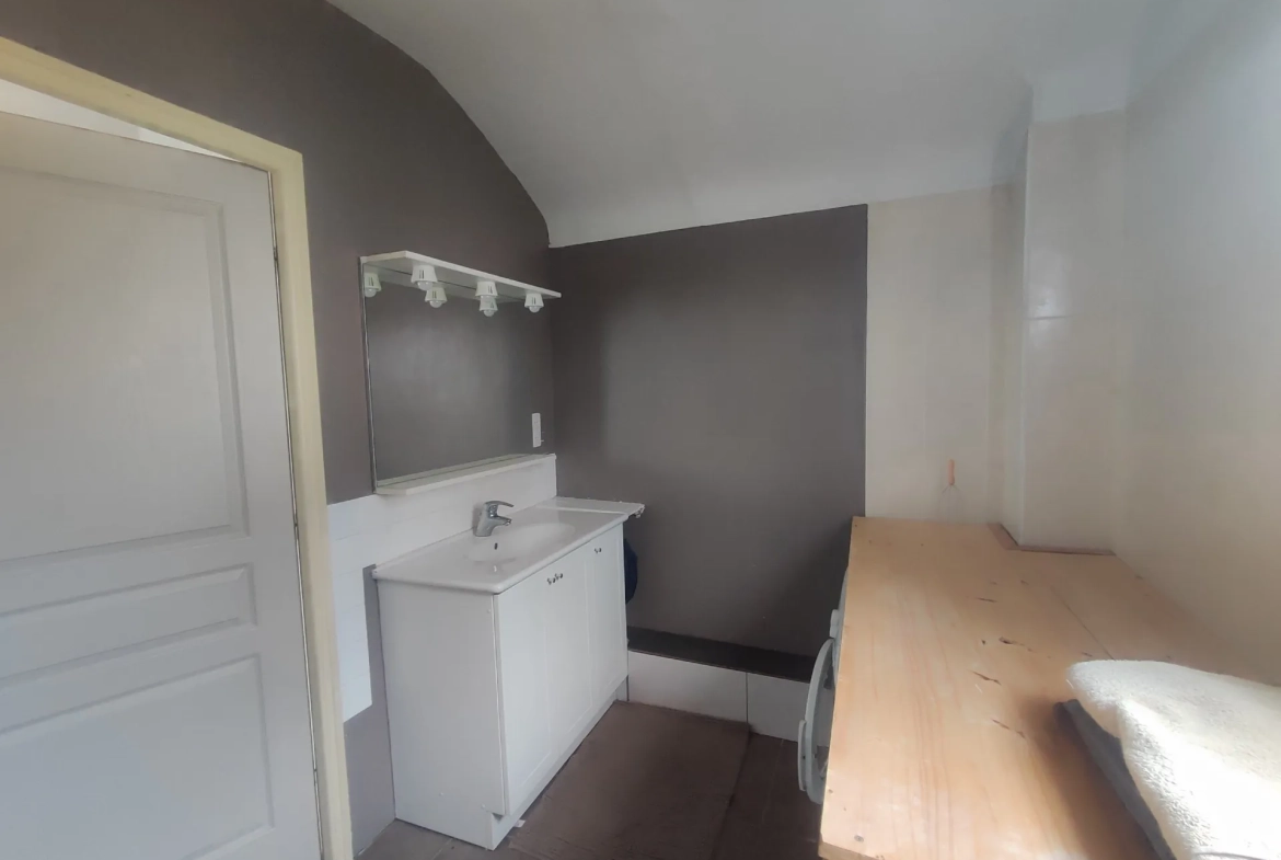 À vendre maison 3 chambres à Nevers, terrain de 406 m², proche commodités 