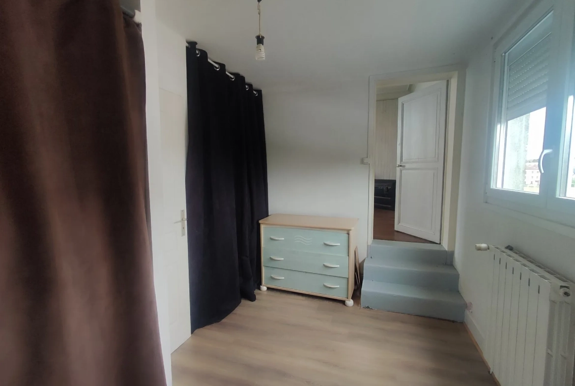 À vendre maison 3 chambres à Nevers, terrain de 406 m², proche commodités 