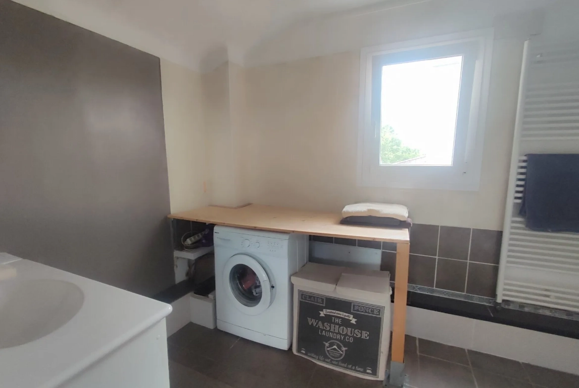 À vendre maison 3 chambres à Nevers, terrain de 406 m², proche commodités 