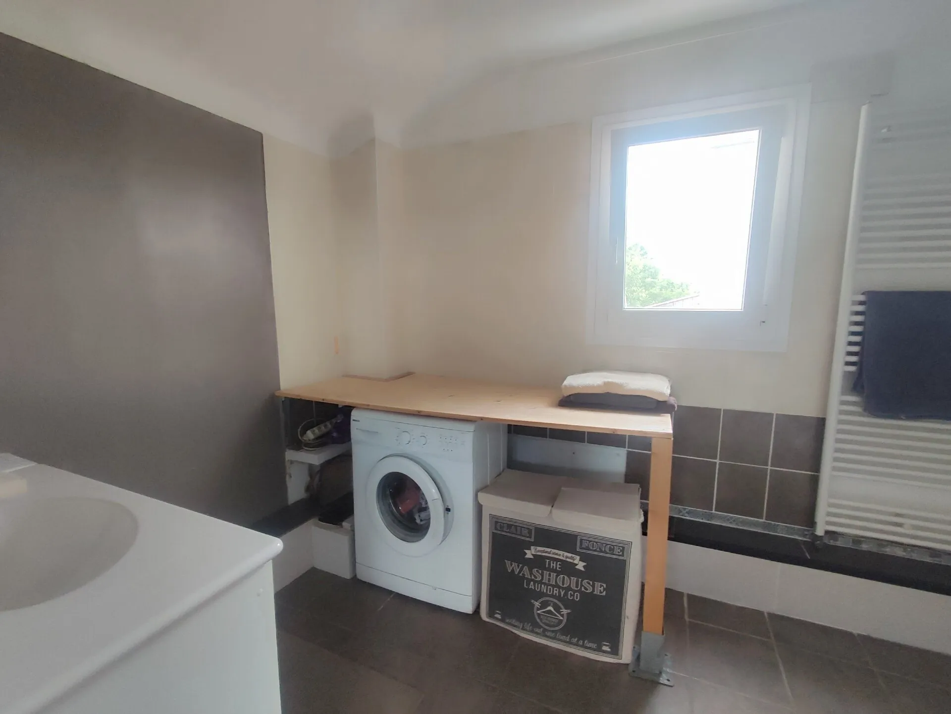 À vendre maison 3 chambres à Nevers, terrain de 406 m², proche commodités 