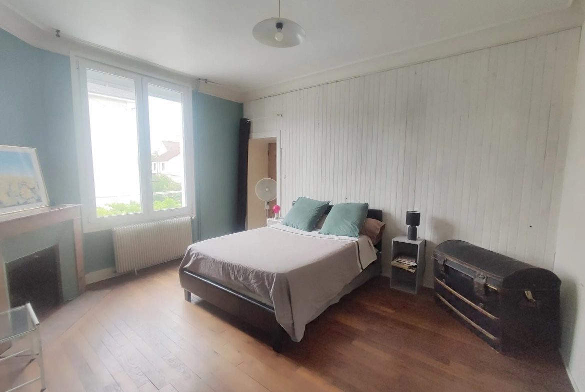 À vendre maison 3 chambres à Nevers, terrain de 406 m², proche commodités 