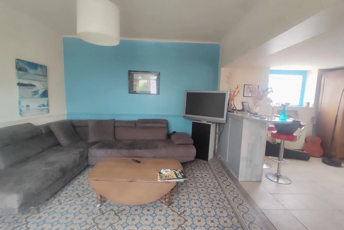 À vendre maison 3 chambres à Nevers, terrain de 406 m², proche commodités 