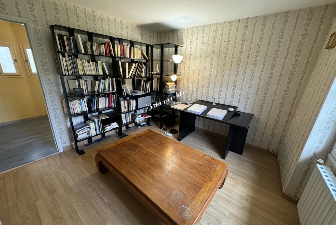 Maison spacieuse avec jardin et garages à Quillan, Haute-Vallée de l'Aude 