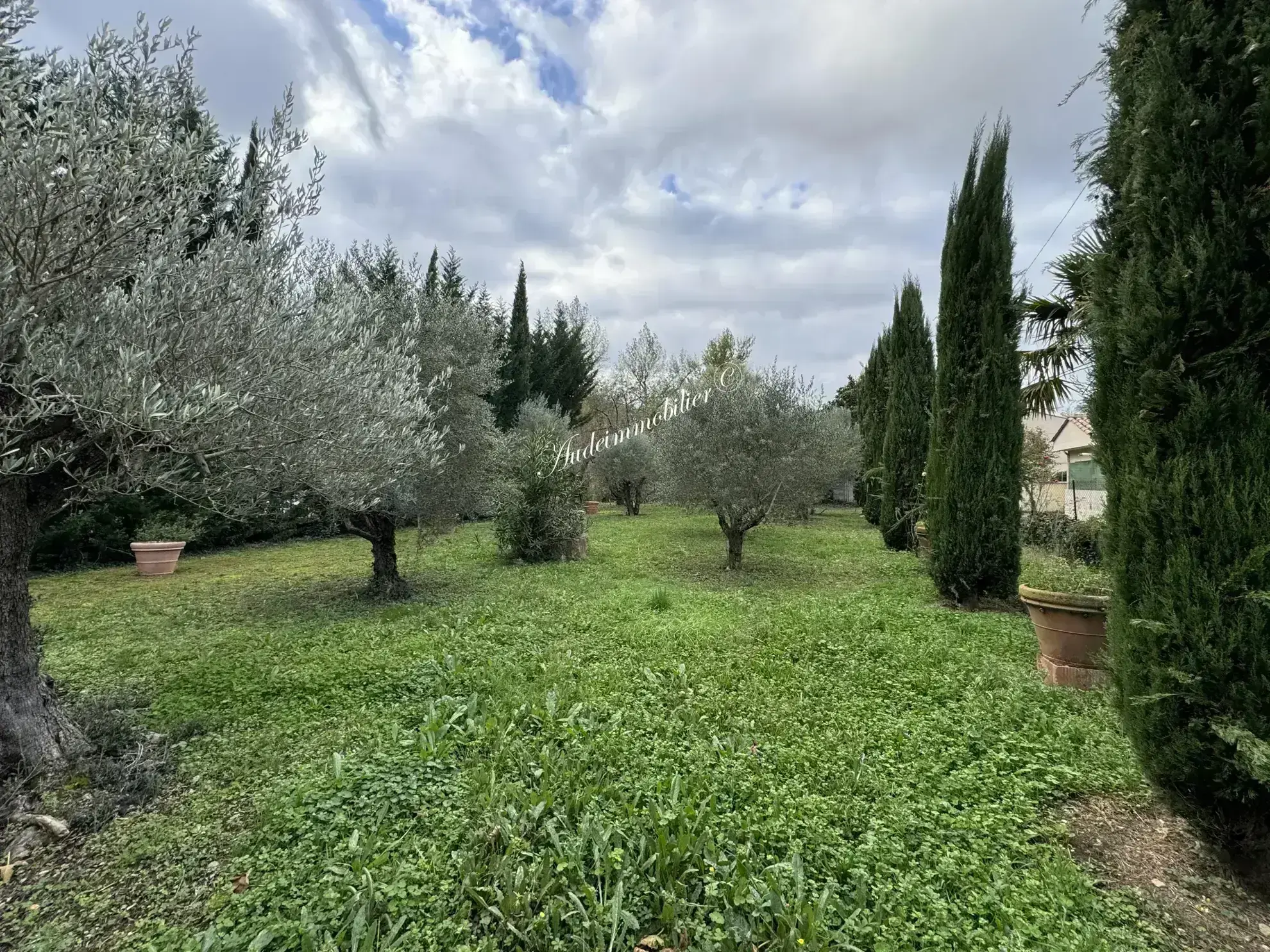 Maison spacieuse avec jardin et garages à Quillan, Haute-Vallée de l'Aude 