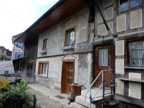 Maison de village à rénover de 103 m² à Bouxwiller, vaste terrain et garage double