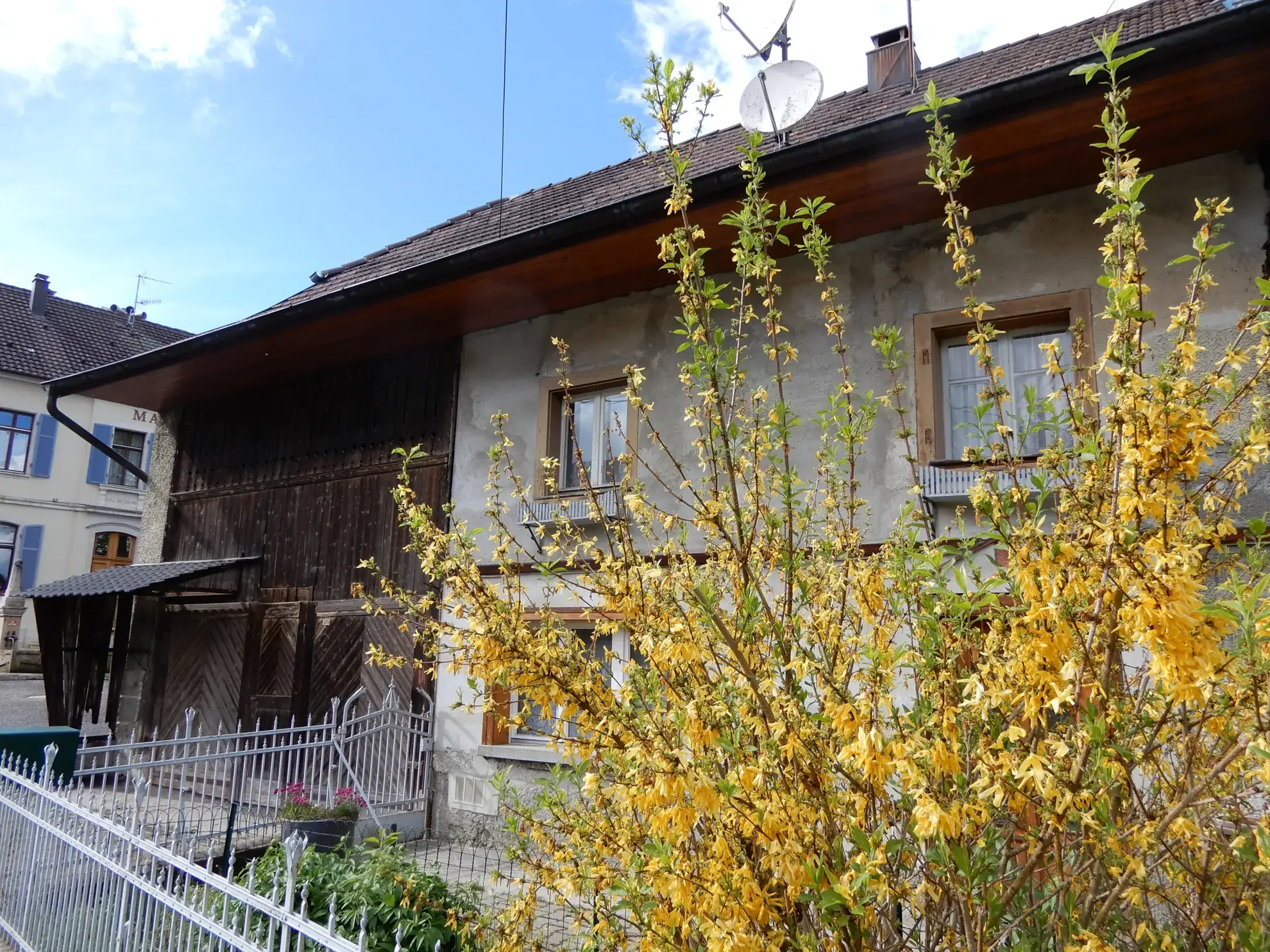 Maison de village à rénover de 103 m² à Bouxwiller, vaste terrain et garage double 