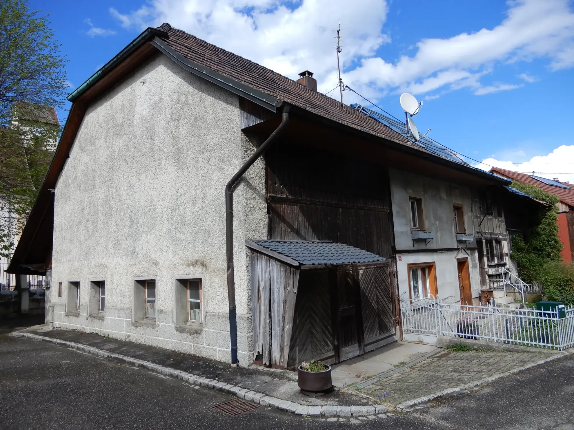 Maison de village à rénover de 103 m² à Bouxwiller, vaste terrain et garage double 