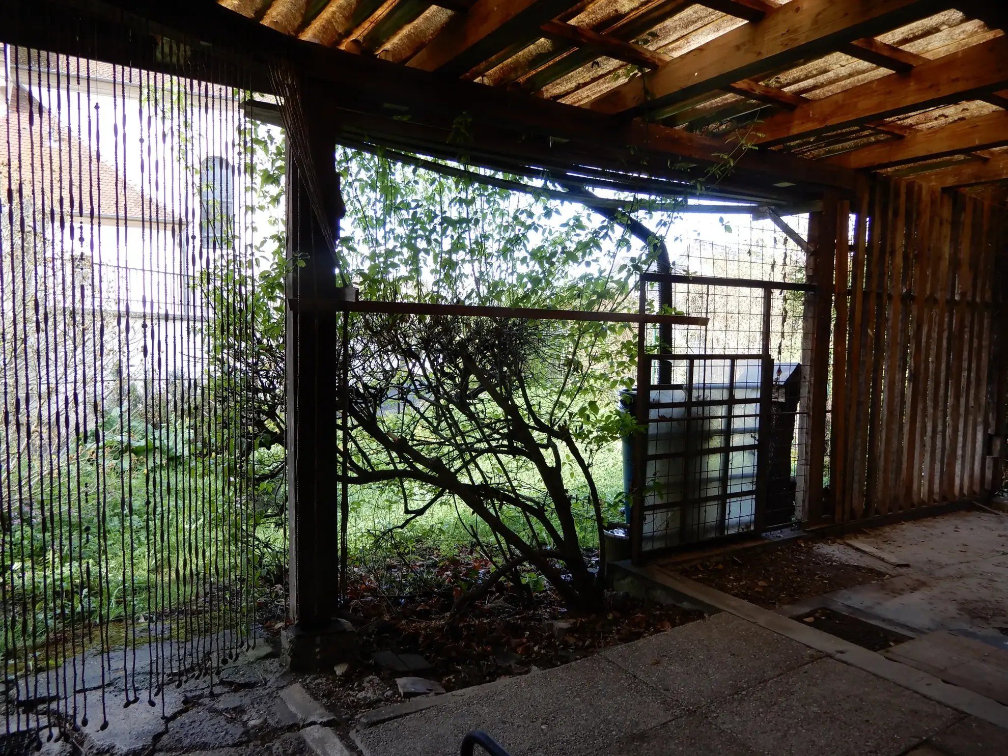 Maison de village à rénover de 103 m² à Bouxwiller, vaste terrain et garage double 