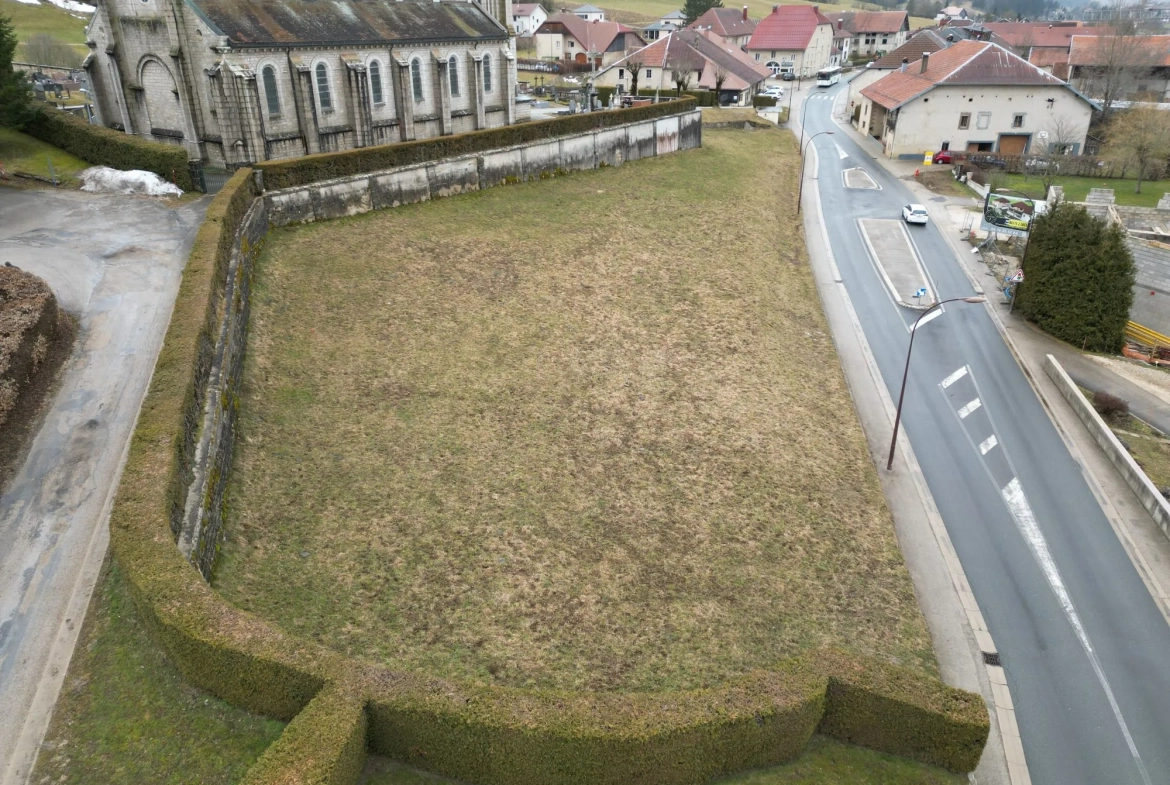 Terrain constructible de 538 m² à proximité de la frontière suisse dans la station de Métabief 