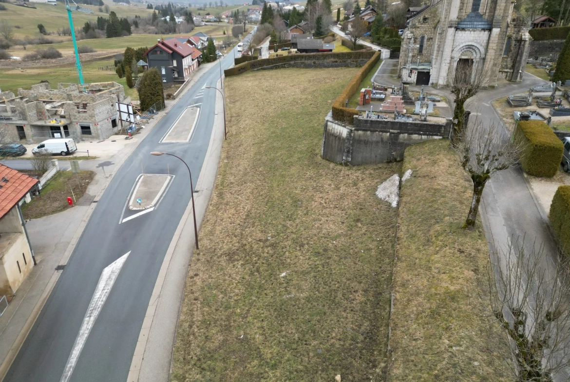Terrain constructible de 538 m² à proximité de la frontière suisse dans la station de Métabief 