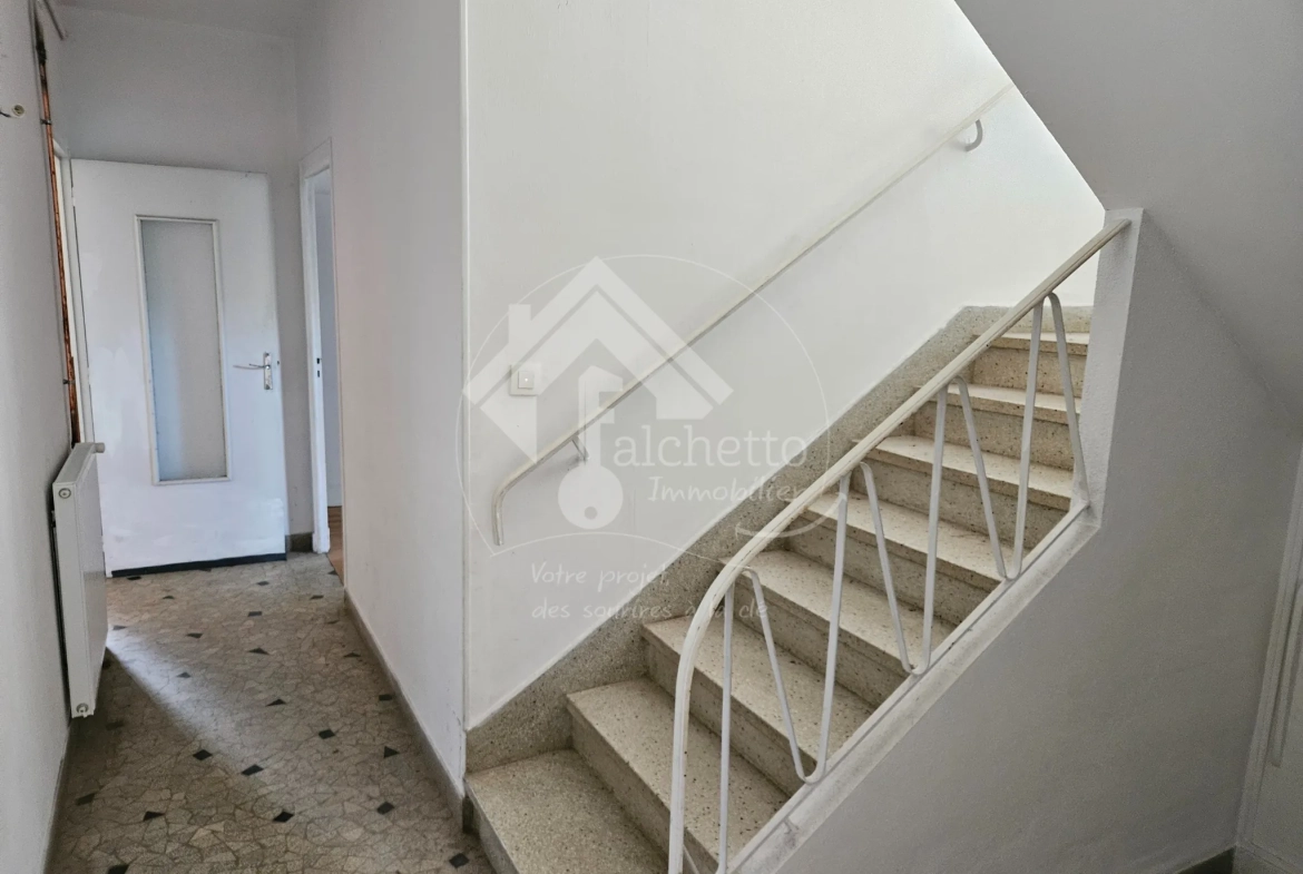 Belle maison familiale avec grand terrain à Cusset, 3 niveaux, 5 chambres 