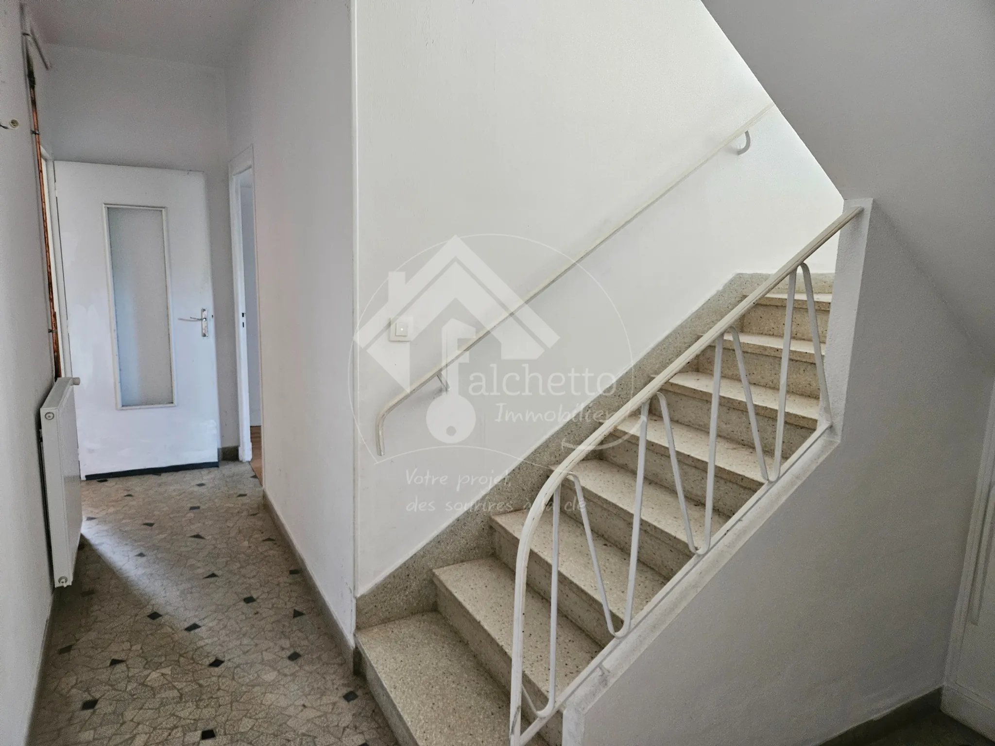 Belle maison familiale avec grand terrain à Cusset, 3 niveaux, 5 chambres 