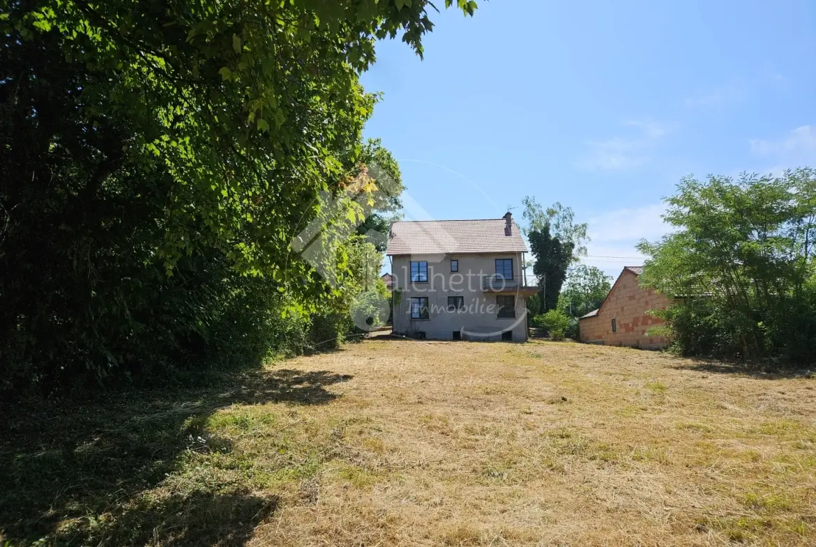 Belle maison familiale avec grand terrain à Cusset, 3 niveaux, 5 chambres 