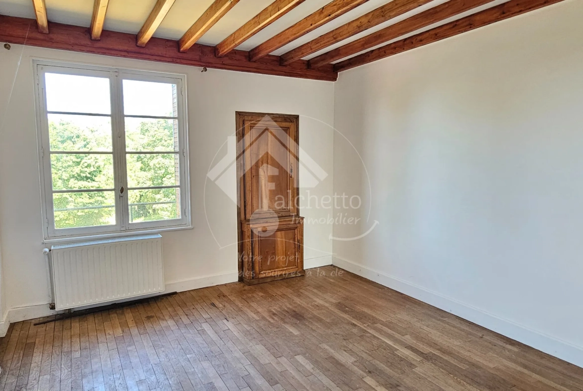 Belle maison familiale avec grand terrain à Cusset, 3 niveaux, 5 chambres 