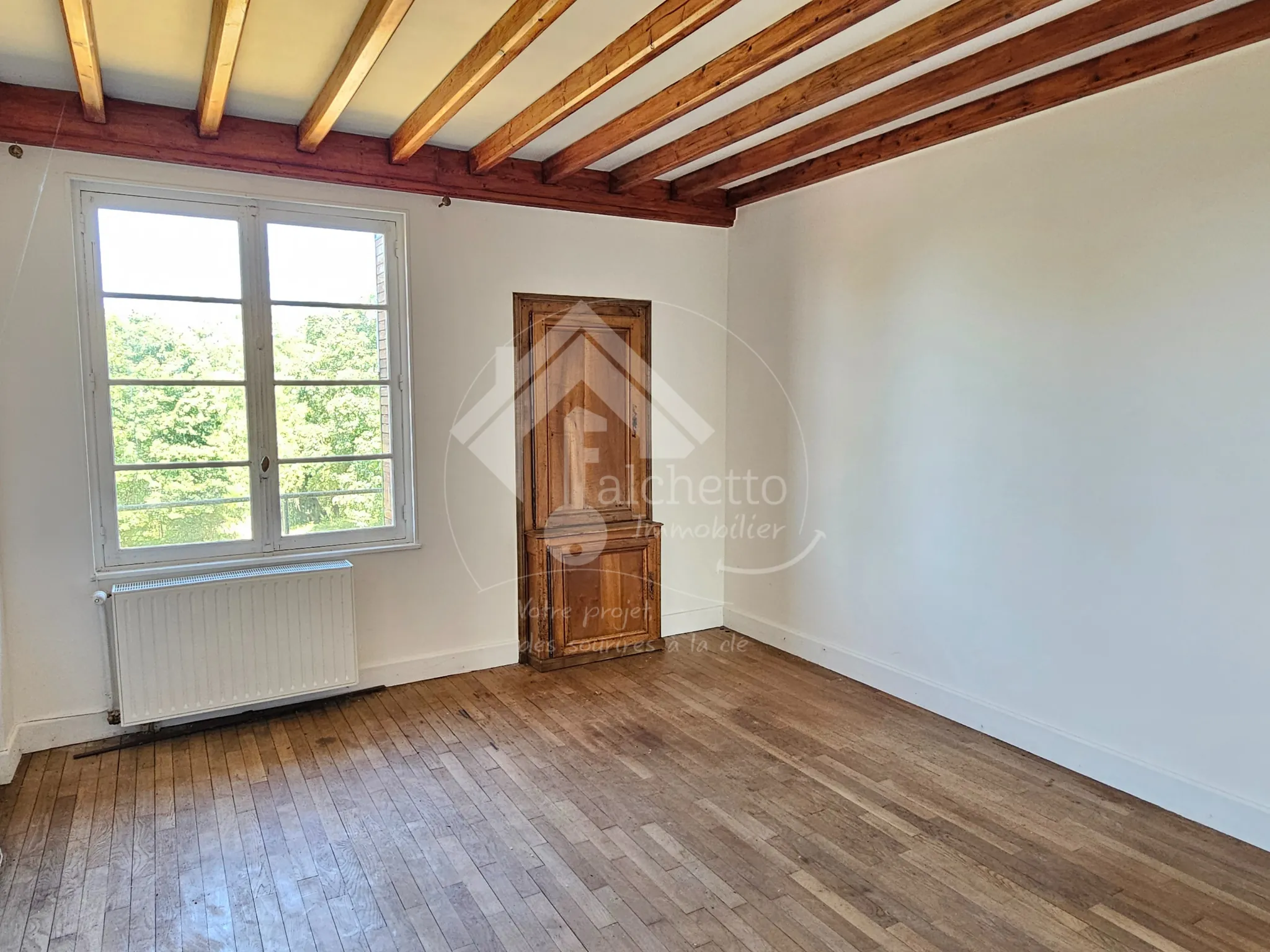 Belle maison familiale avec grand terrain à Cusset, 3 niveaux, 5 chambres 