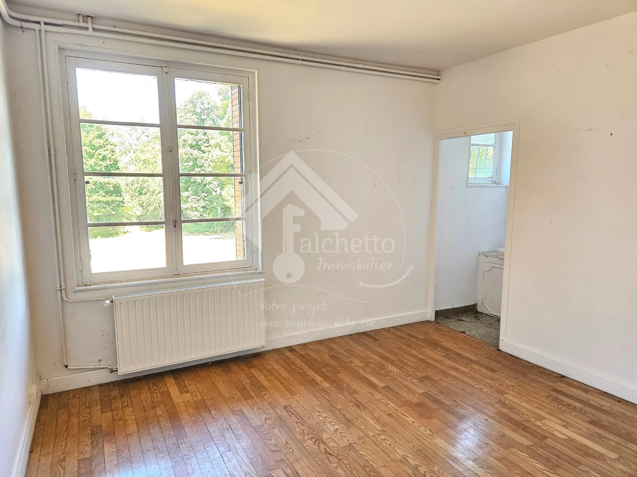 Belle maison familiale avec grand terrain à Cusset, 3 niveaux, 5 chambres 