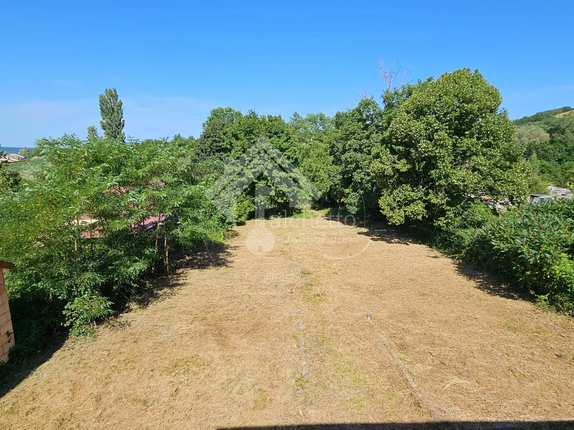 Belle maison familiale avec grand terrain à Cusset, 3 niveaux, 5 chambres 