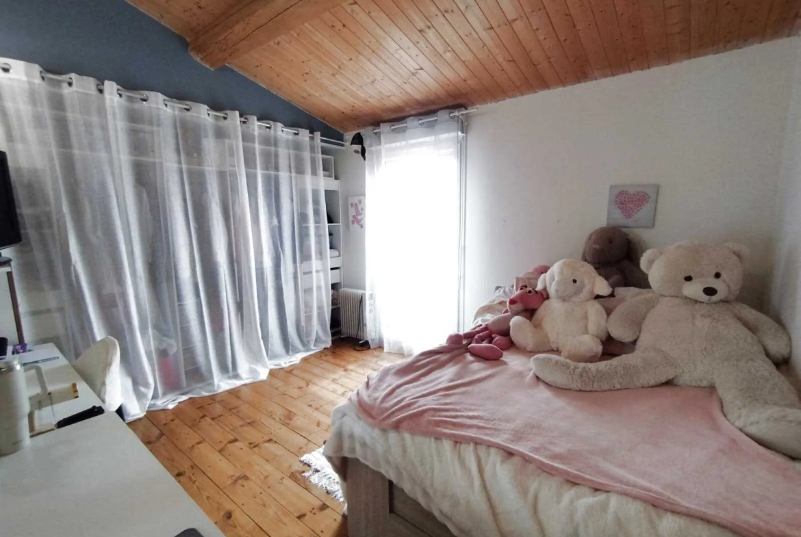 Maison de village rénovée à Cabestany avec garage et grande suite parentale 