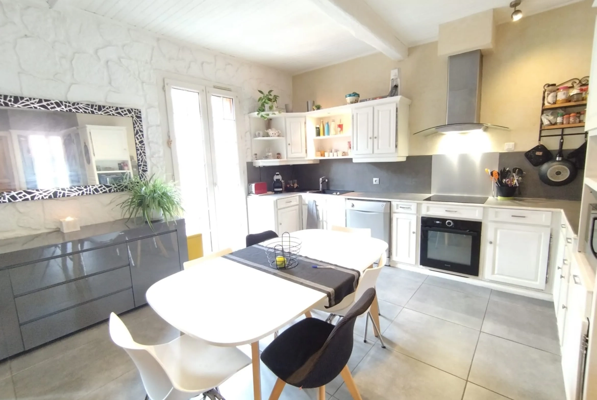 Maison de village rénovée à Cabestany avec garage et grande suite parentale 