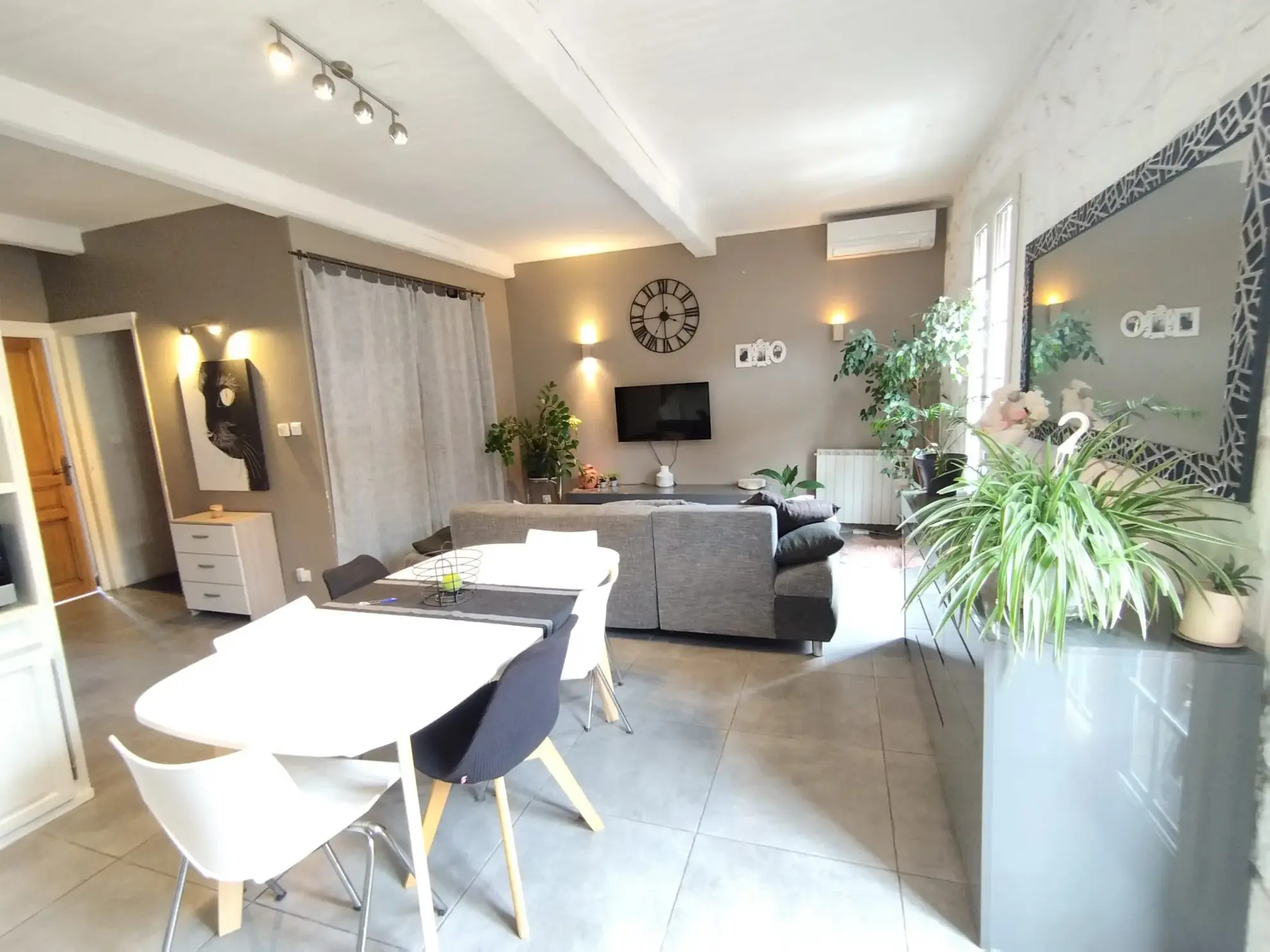 Maison de village rénovée à Cabestany avec garage et grande suite parentale 