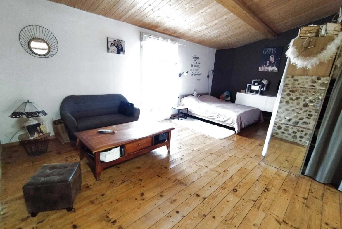 Maison de village rénovée à Cabestany avec garage et grande suite parentale 