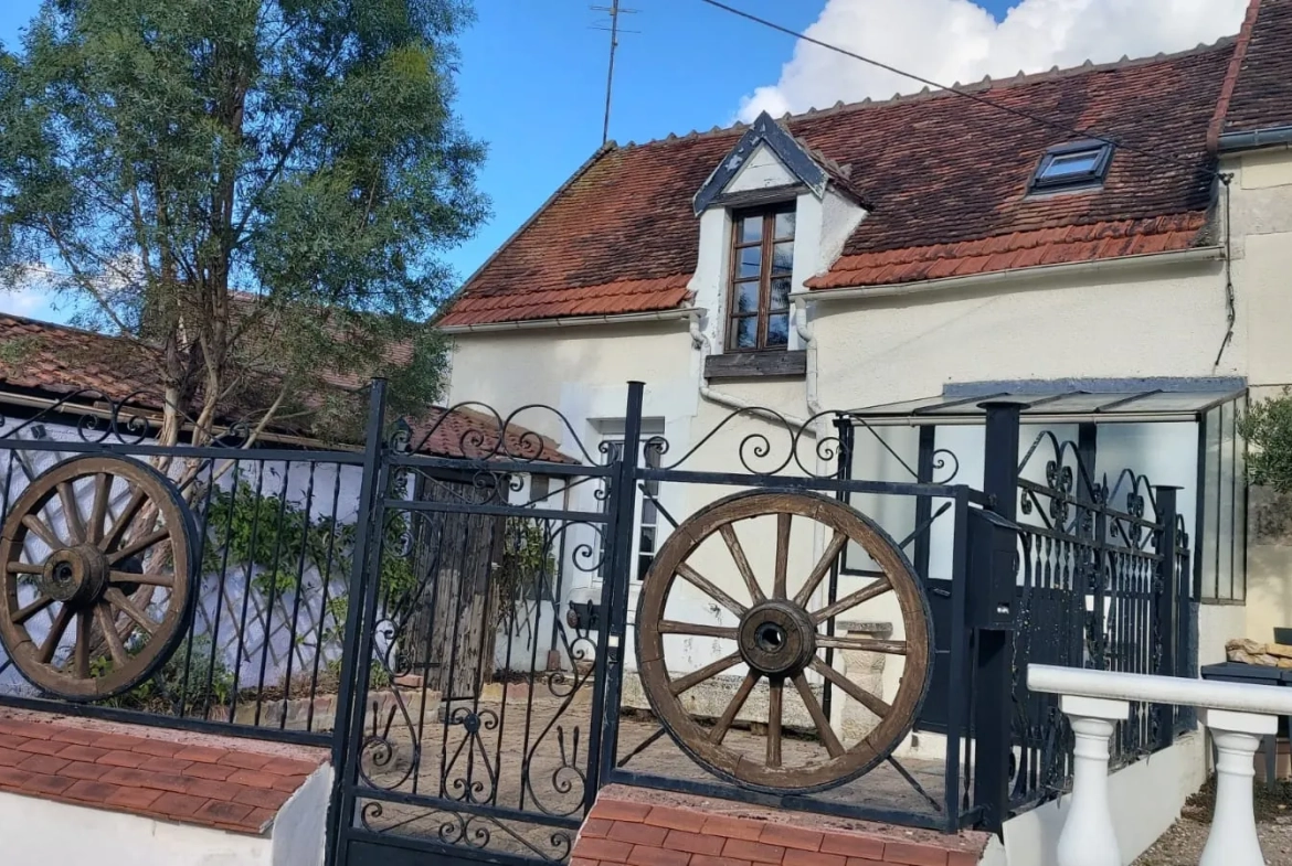Maison de campagne meublée à Clamecy - 2 chambres, cour et terrasse, prêt à habiter 