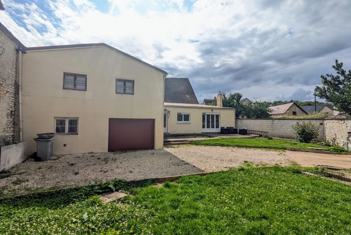 Maison de village avec dépendance et jardin clos à Bassou en Bourgogne 