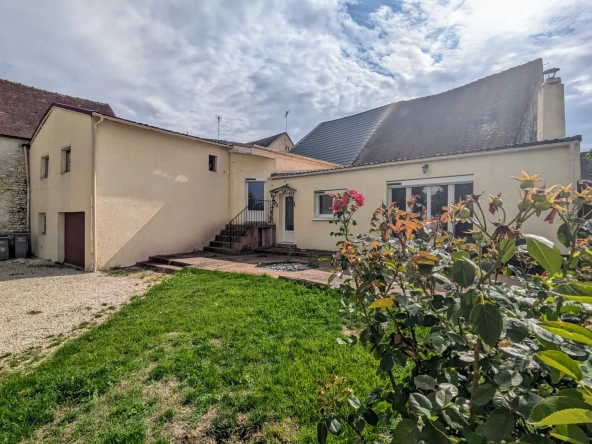 Maison de village avec dépendance et jardin clos à Bassou en Bourgogne