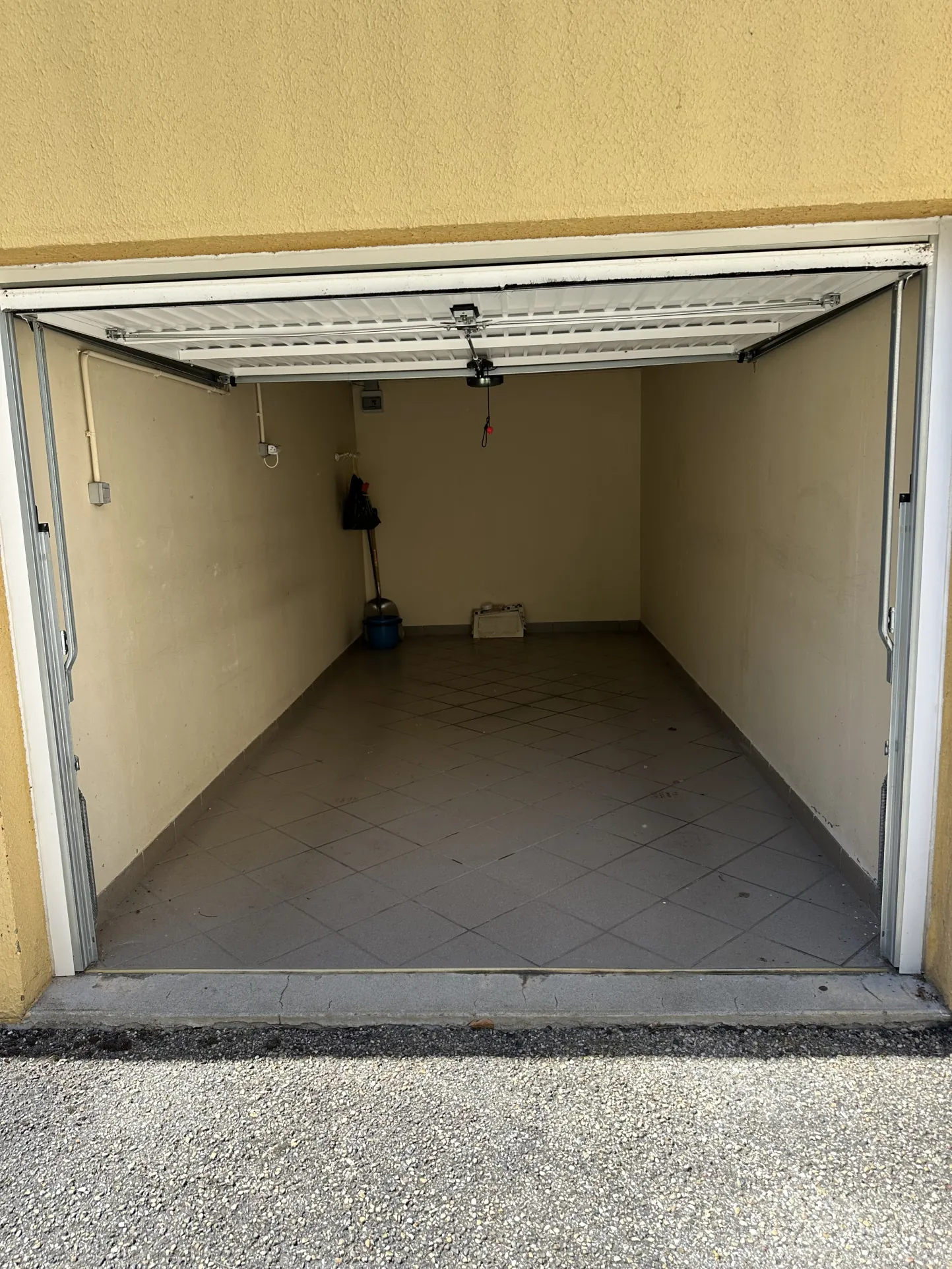 Appartement T3 à Rénover avec Balcon et Garage à Saint-Étienne – Idéal Premier Achat 
