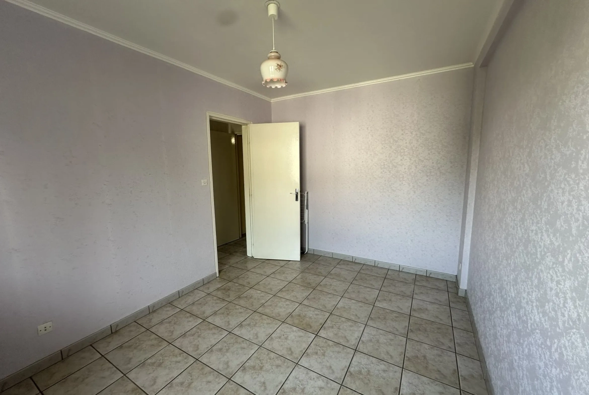 Appartement T3 à Rénover avec Balcon et Garage à Saint-Étienne – Idéal Premier Achat 