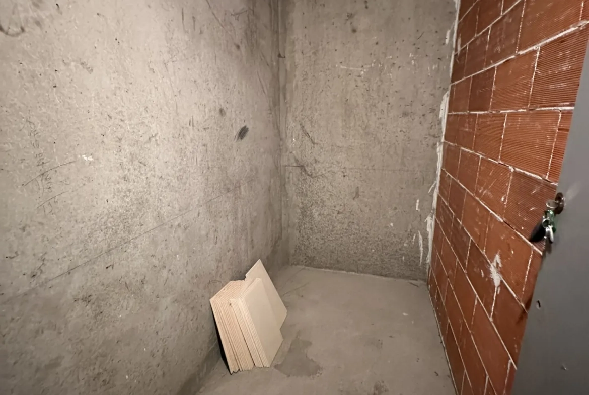Appartement T3 à Rénover avec Balcon et Garage à Saint-Étienne – Idéal Premier Achat 