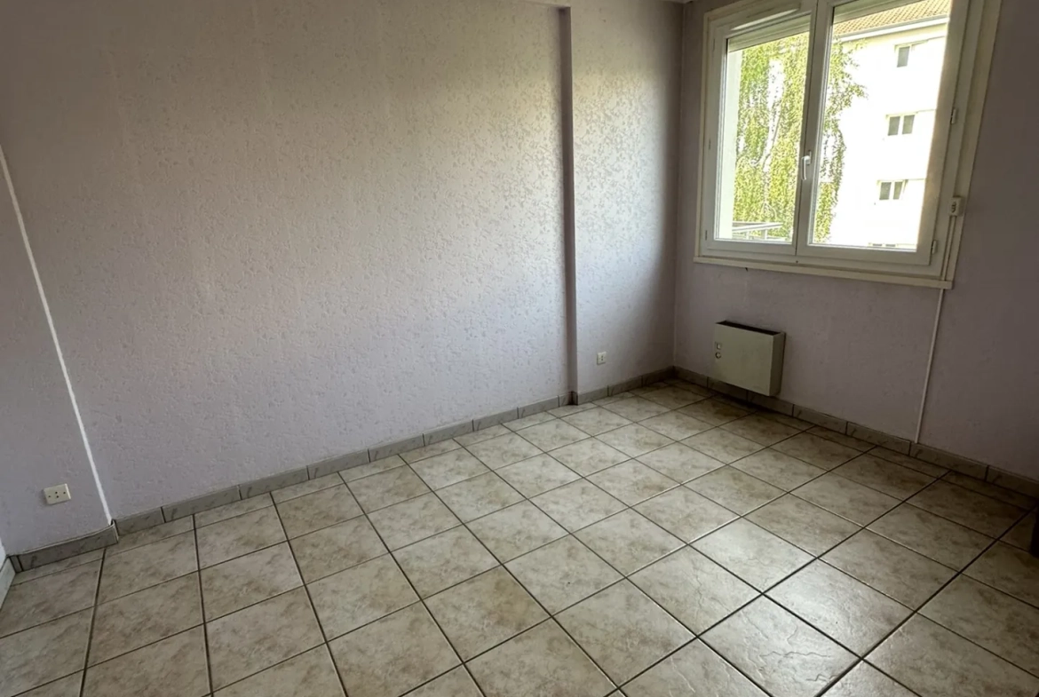 Appartement T3 à Rénover avec Balcon et Garage à Saint-Étienne – Idéal Premier Achat 