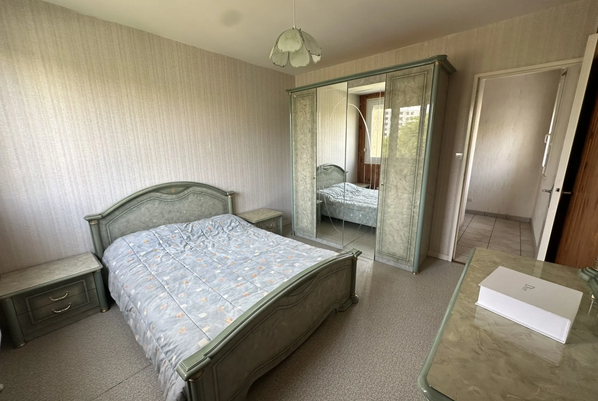 Appartement T3 à Rénover avec Balcon et Garage à Saint-Étienne – Idéal Premier Achat 