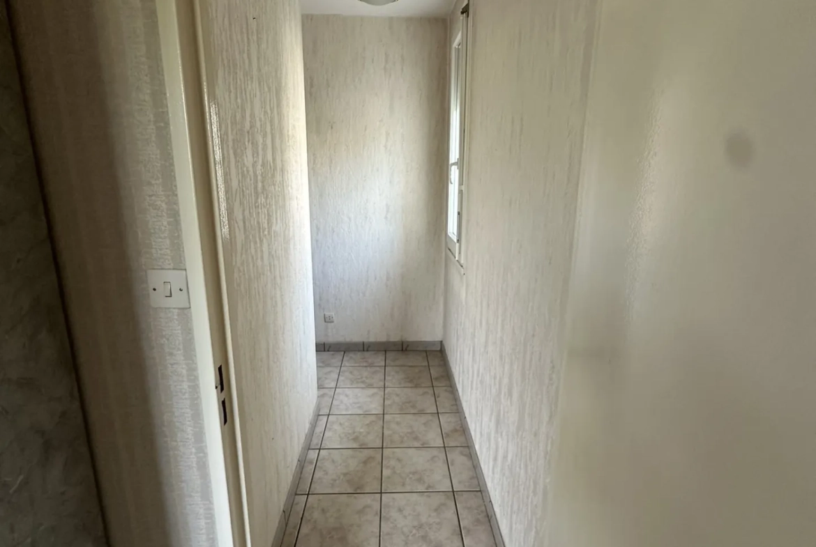 Appartement T3 à Rénover avec Balcon et Garage à Saint-Étienne – Idéal Premier Achat 