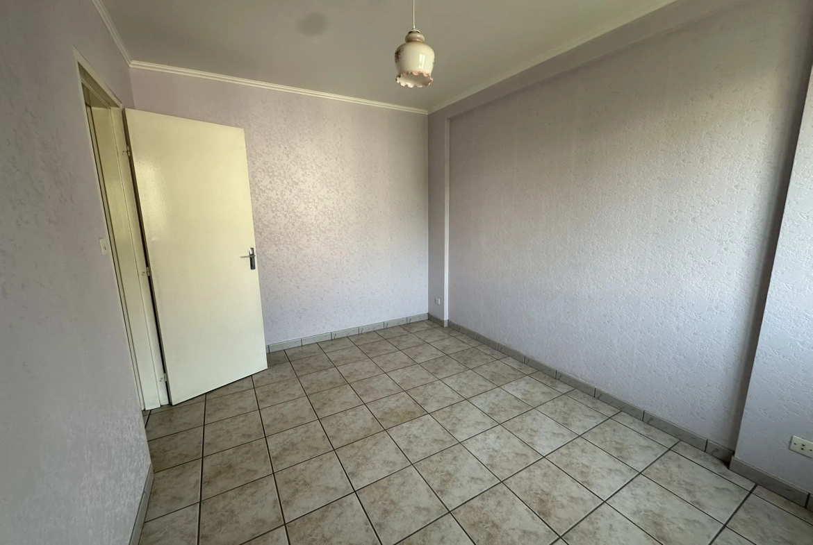 Appartement T3 à Rénover avec Balcon et Garage à Saint-Étienne – Idéal Premier Achat 