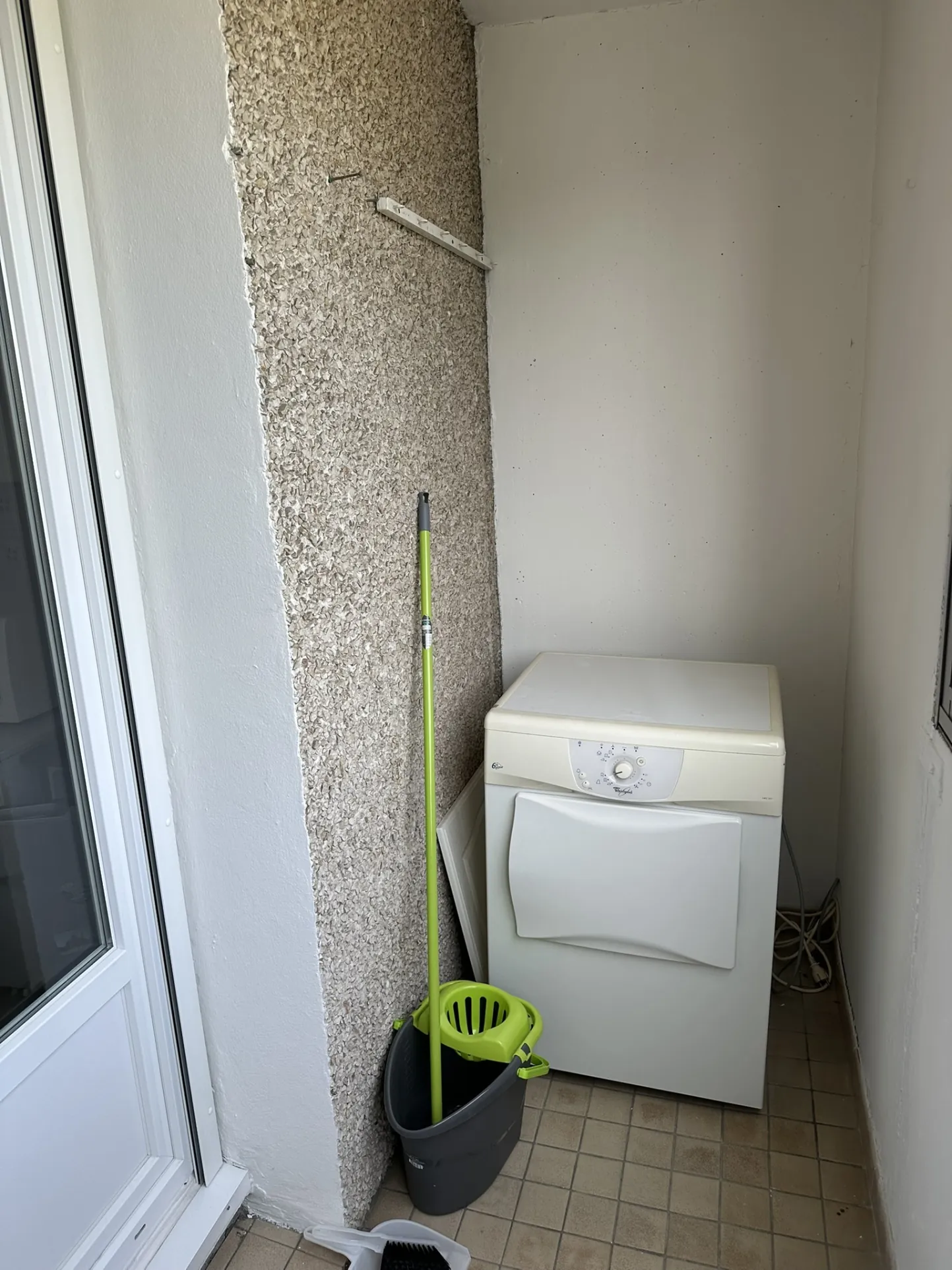 Appartement T3 à Rénover avec Balcon et Garage à Saint-Étienne – Idéal Premier Achat 